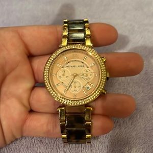 Michael Kors Women’s 
Parker Gold Tortoise
Watch MK5688